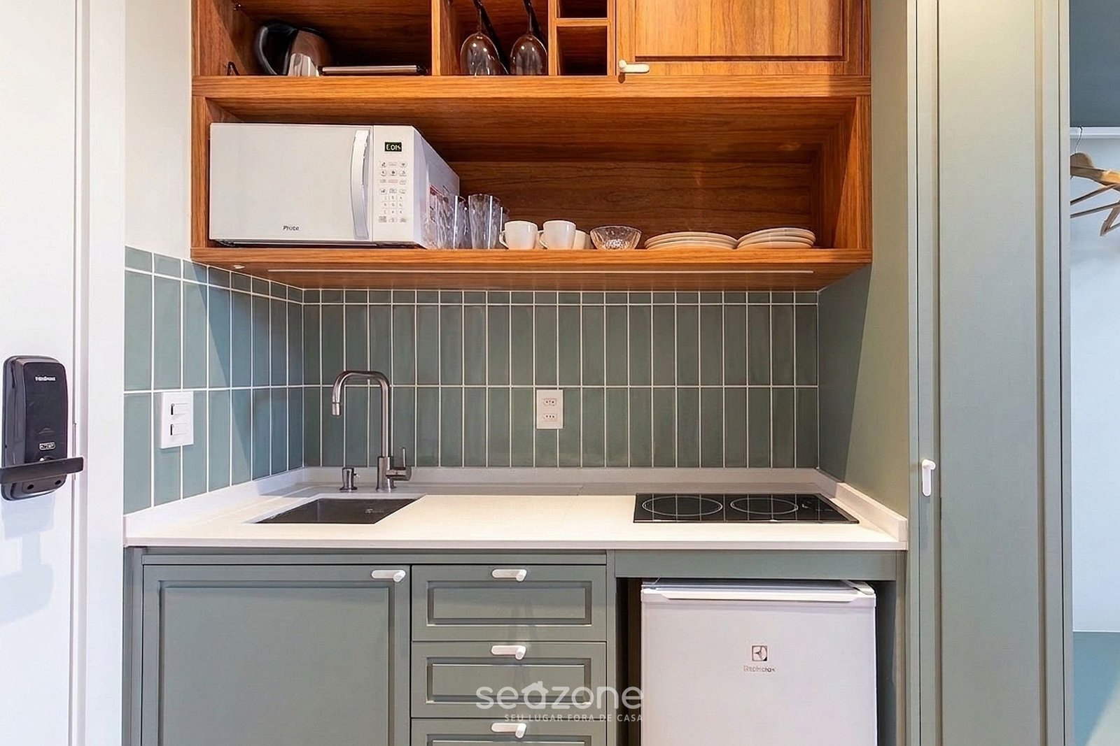 Kitchenette equipada